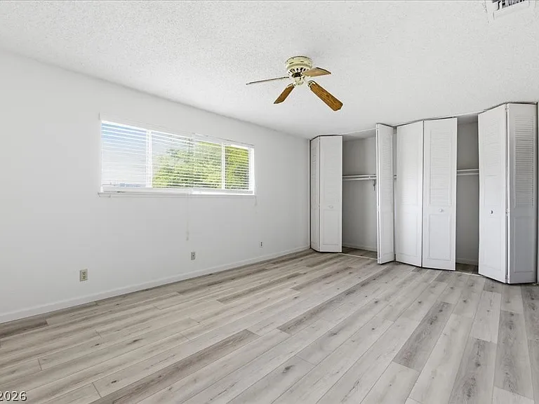 210 Greenbriar Townhouse Way — Photo 2