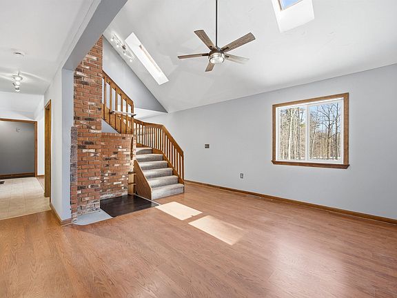 5th image of 419 Flaghole Road