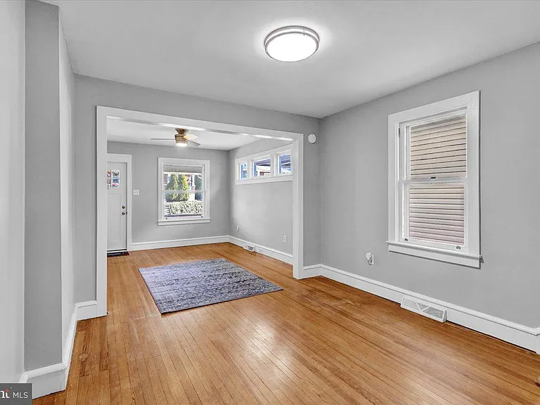 516 S 5th St — Photo 11