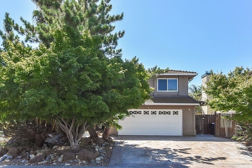 1st image of 275 Woodstock Cir
