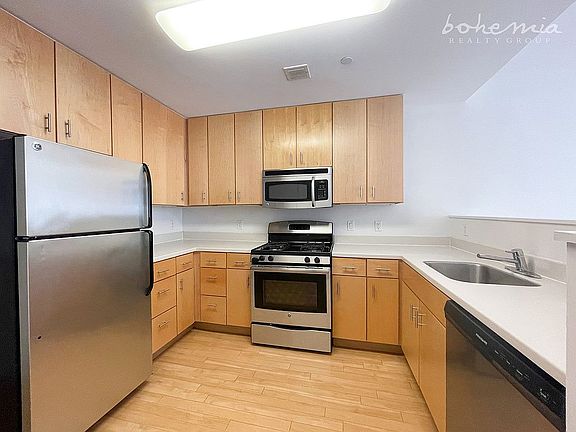3rd image of 4857 Broadway #5F