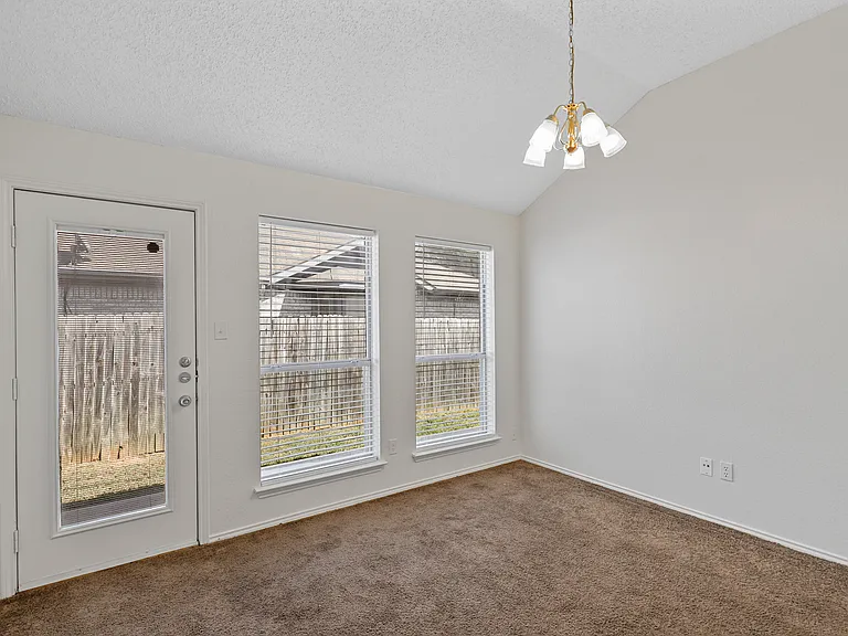 2804 Monthaven Dr — Photo 4