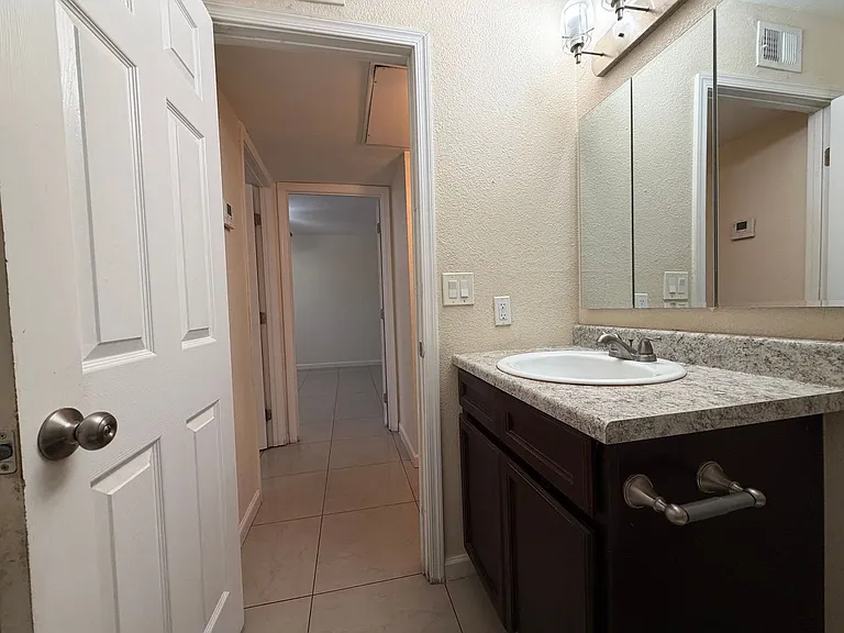 1809 E Broadway Rd — Photo 12