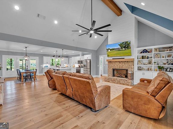 4th image of 113 Rose Ln