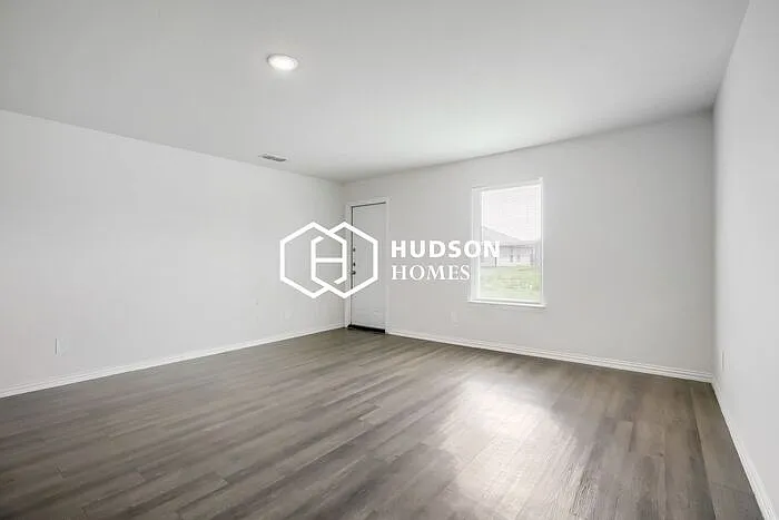3 bed, 2.0 bath, 1197 sqft, $1,349 — Photo 3