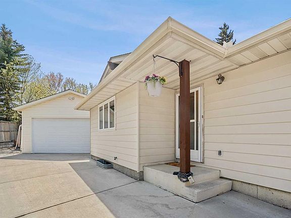 3rd image of 232 N Ranchview Pl NW