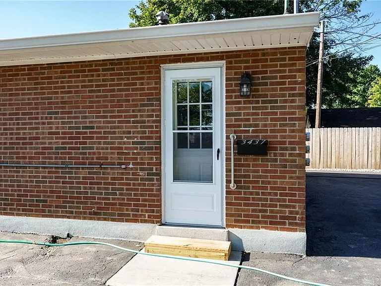3433 Woodman Dr — Photo 10