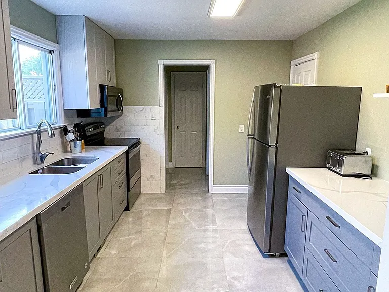 298 Glenwoods Ave — Photo 5