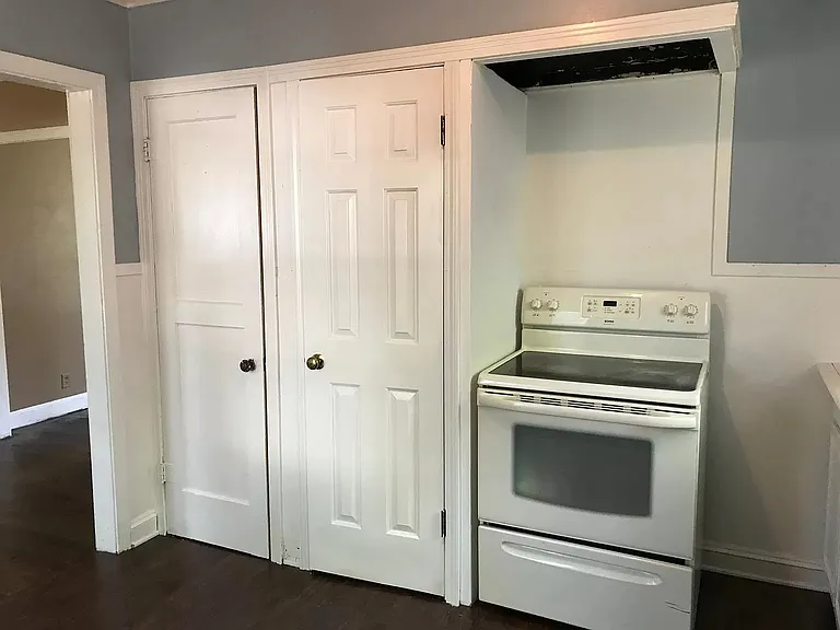 231 E Slattery Blvd — Photo 5