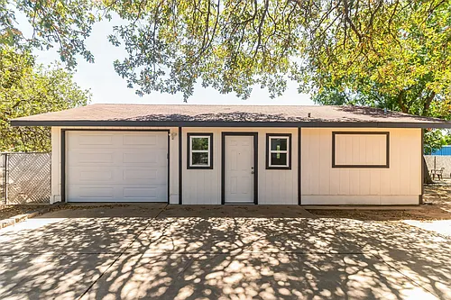 124 E Castlebriar Dr Photo 1