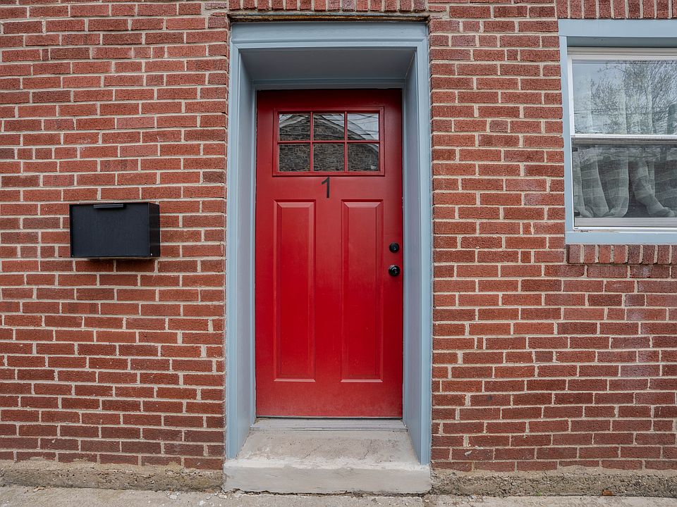 1st image of 65 Swan St #1