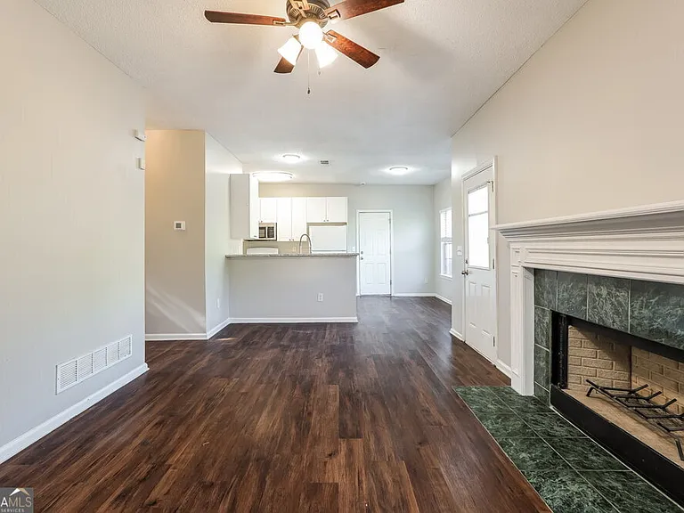 5929 Rosie Ln SE — Photo 5