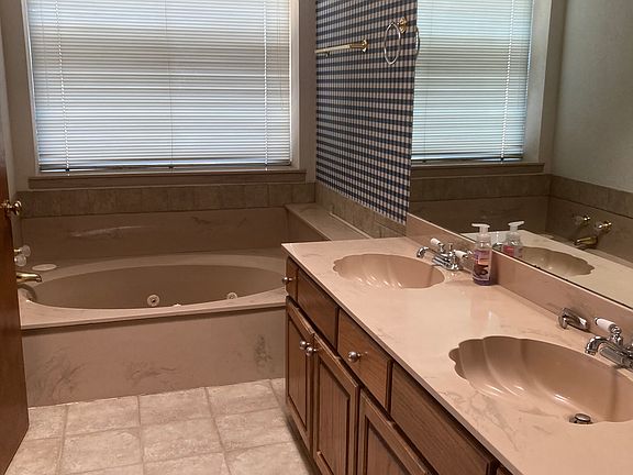 5th image of 3409 Madra St