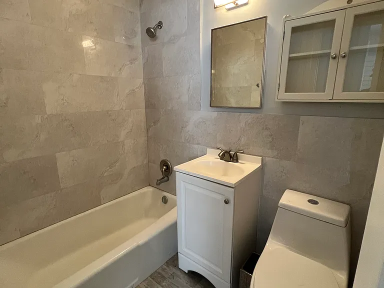 115 S Oak St #6 — Photo 9