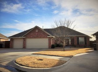 3200 SE 33rd St, Moore, OK 73165