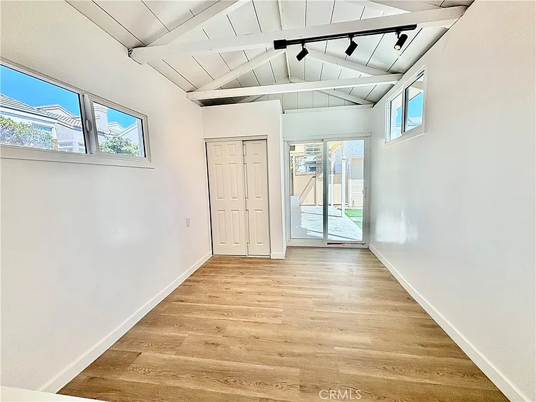 910 Acacia Ave — Photo 11