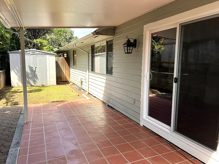1370 Boone Rd S — Photo 15