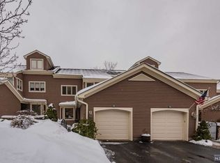 242 Westervelt Ln, Mahwah, NJ 07430