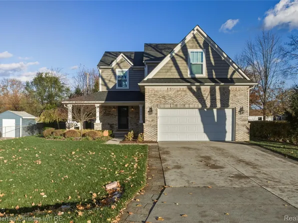 9024 Elmhurst Ave, Plymouth, MI 48170
