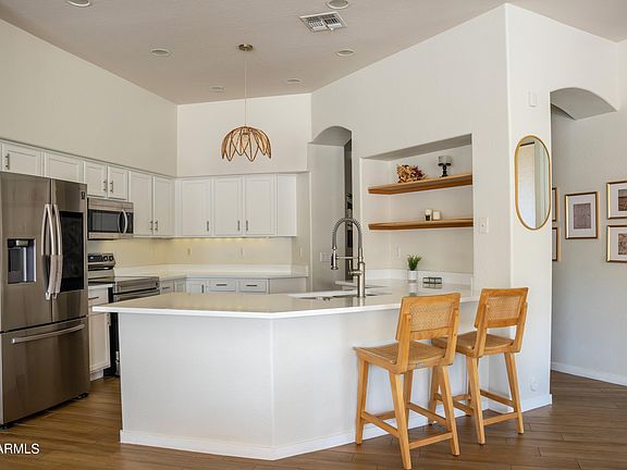 5th image of 2223 E VALENCIA Drive