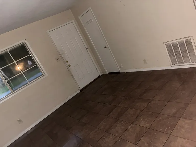 1013 E Cherry St — Photo 5