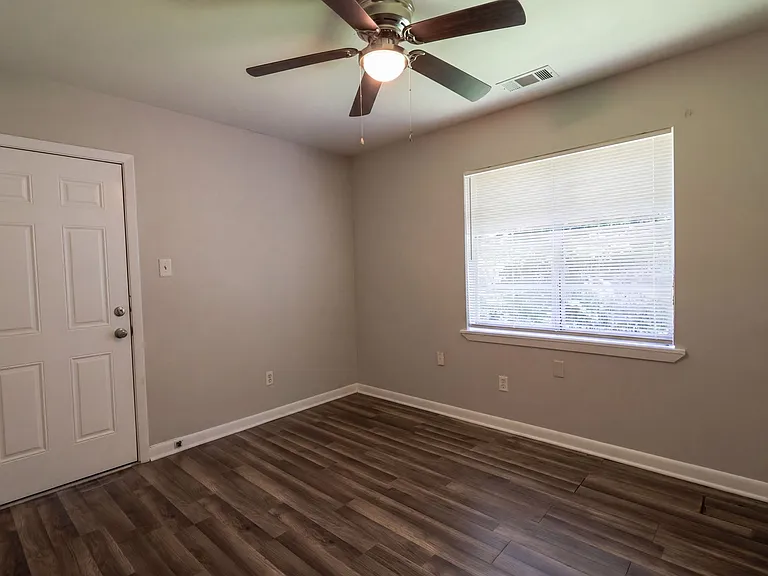 9442 Normandie Dr — Photo 13