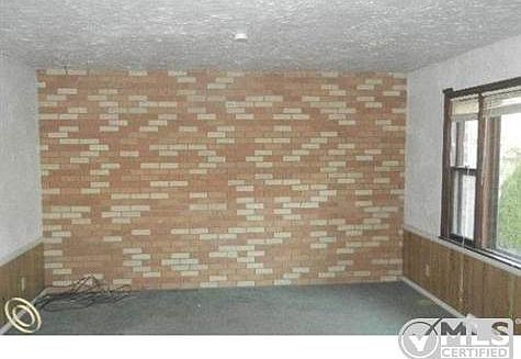 7438434219 Living.jpg