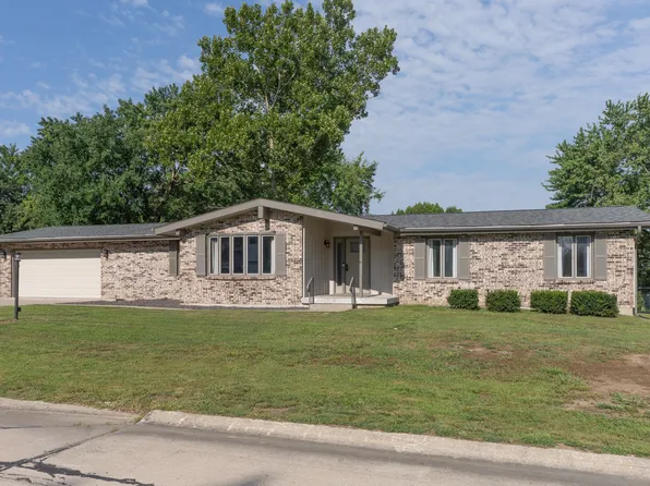 601 Meadowbrook Cir, Moberly, MO 65270