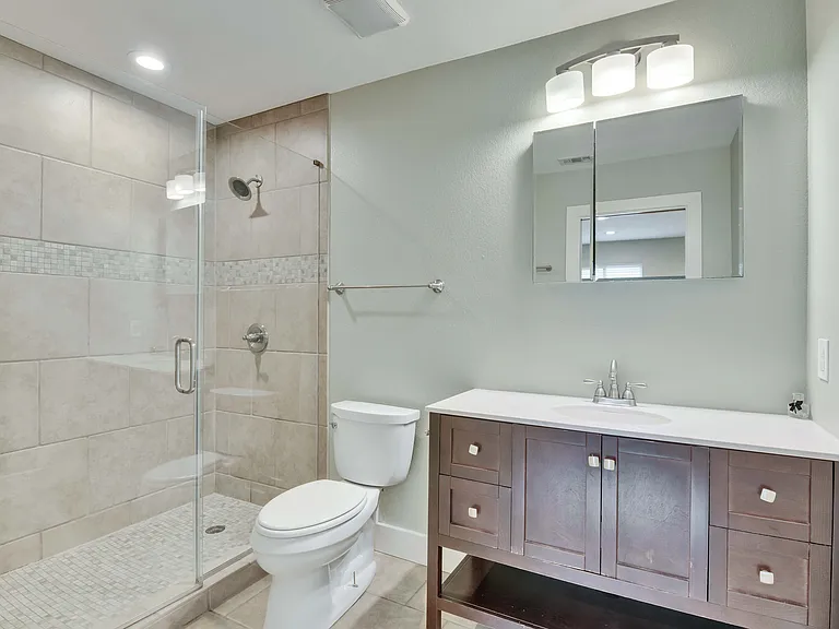 2303 Southern Oaks Dr — Photo 8