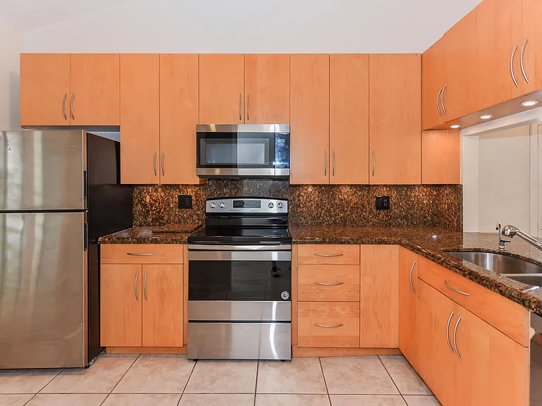 1400 NW 9th Ave #B-8 — Photo 7