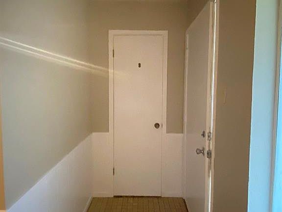 2nd image of 572 Scotland Ct