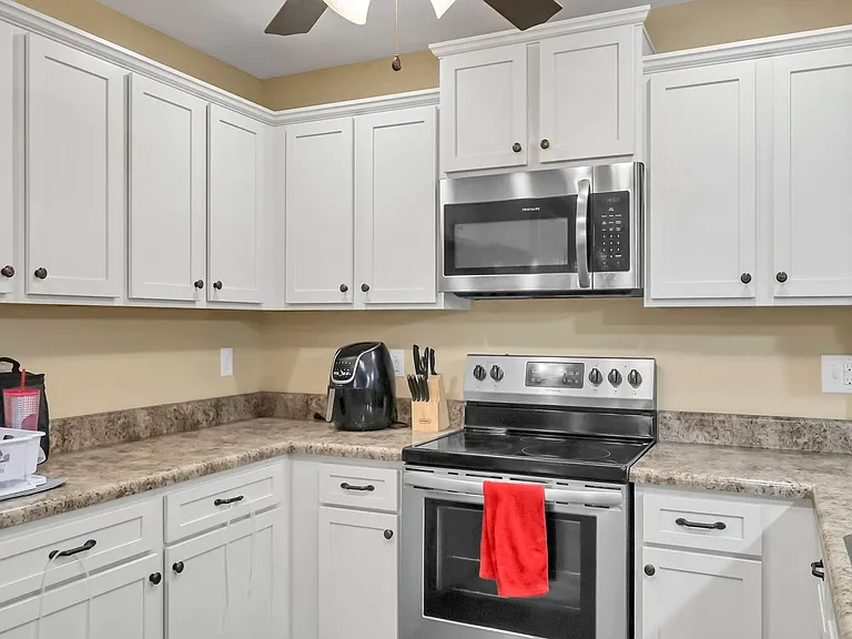 220 Wainwright Dr — Photo 18