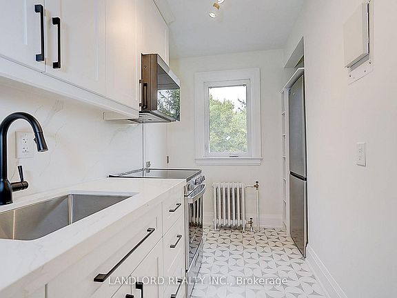 4th image of 2520 Bloor St W #12