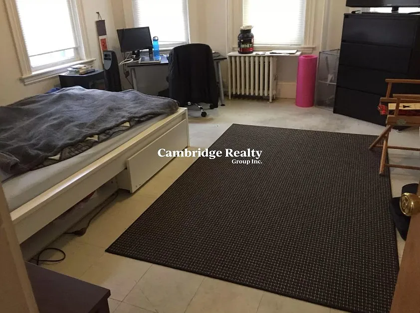 5 bed, 2.0 bath, 1200 sqft, $4,400 — Photo 4