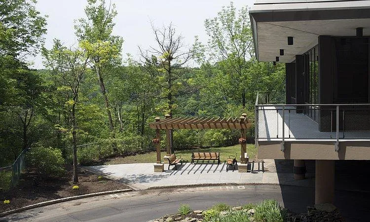 Seneca Towers — Photo 7