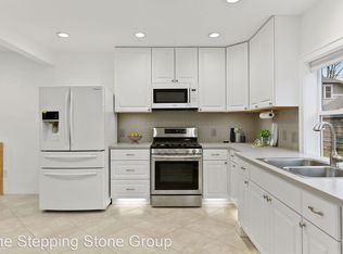 117 Cedar Lake Rd S UNIT 1, Minneapolis, MN 55405