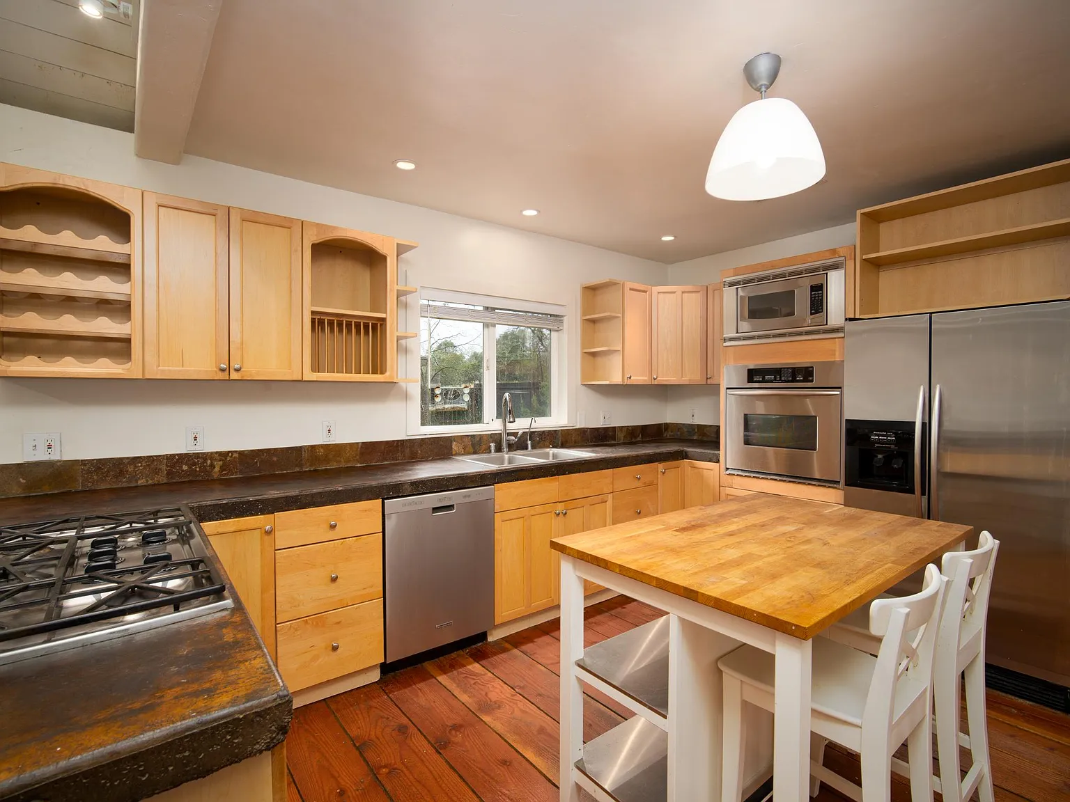 2 bed, 1400 sqft, $3,000 — Photo 2