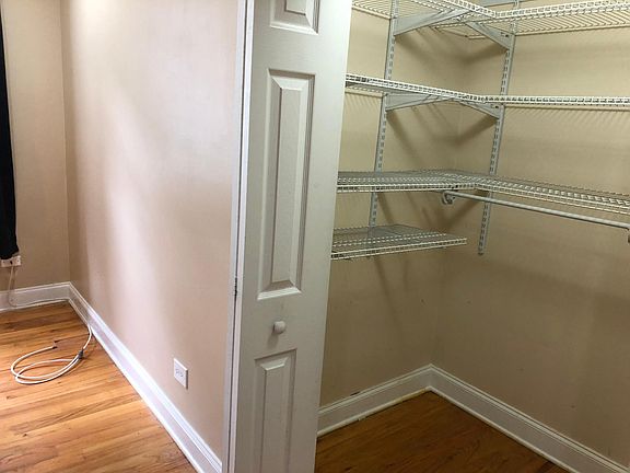 3rd image of 6511 N Oakley Ave APT 1