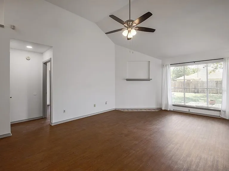 502 Eaglecreek Dr — Photo 8
