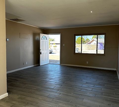 5th image of 1500 Greenwood Cir