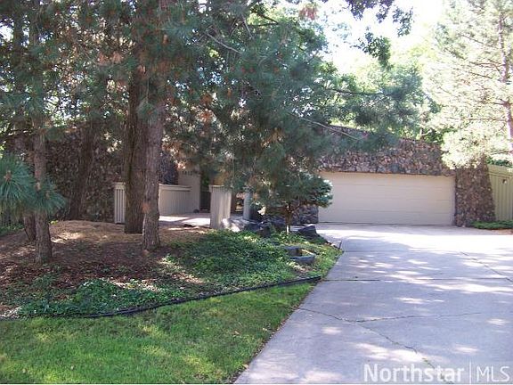 2nd image of 1412 N Innsbruck Dr NE