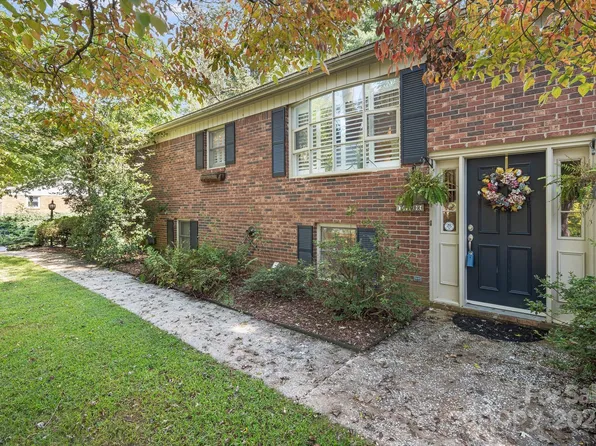 164 Haywood Knolls Dr, Hendersonville, NC 28791