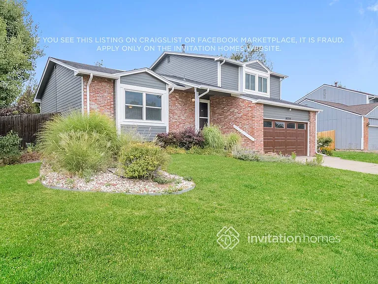 18233 E Berry Dr — Photo 2
