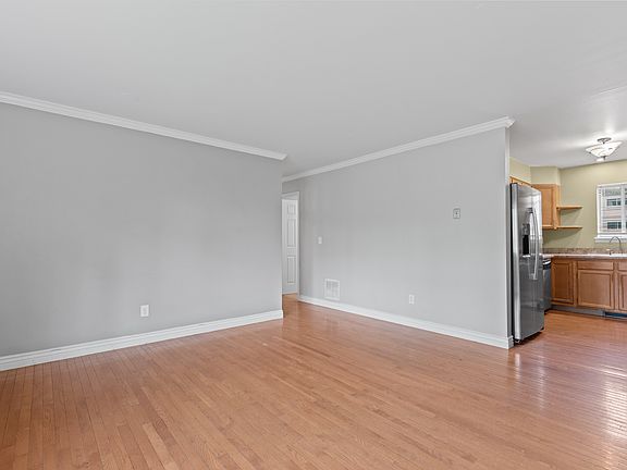 4th image of 2545 E Asbury Ave
