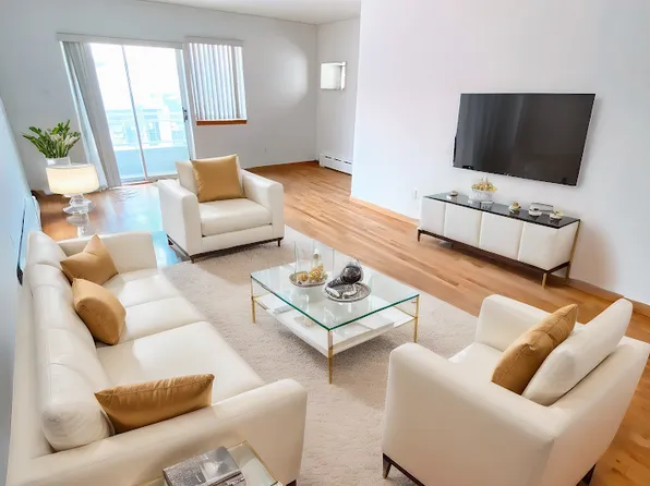 43-10 Broadway image 1 of 6