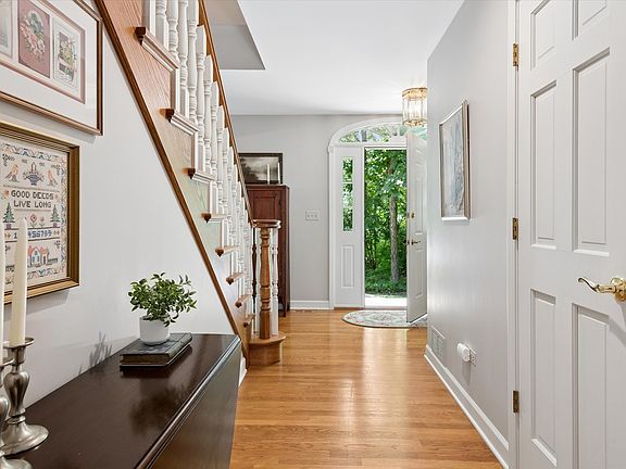 4th image of 22801 W Glenhurst Rd