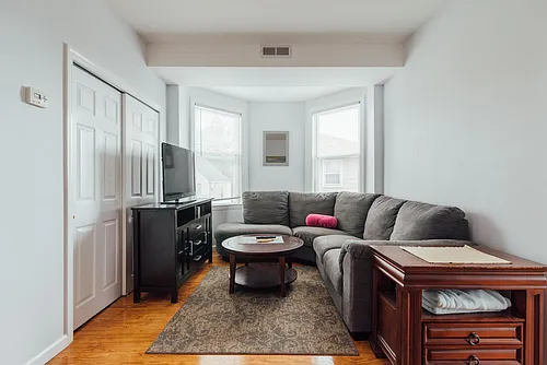 39 Niagara St #3 Photo 1