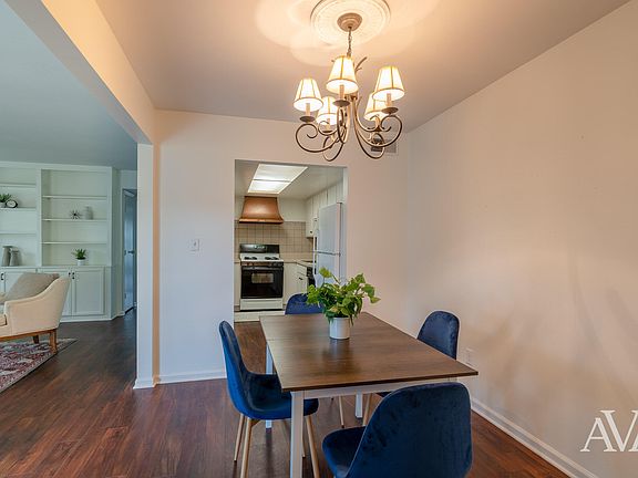 5th image of 2528 Abbington Dr SE