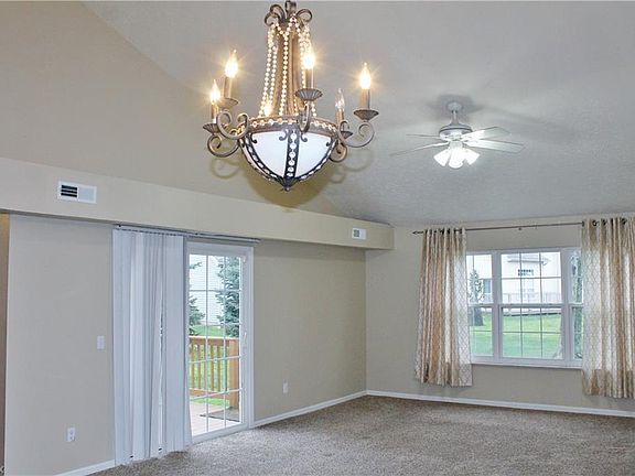 5th image of 15960 Primrose Cir