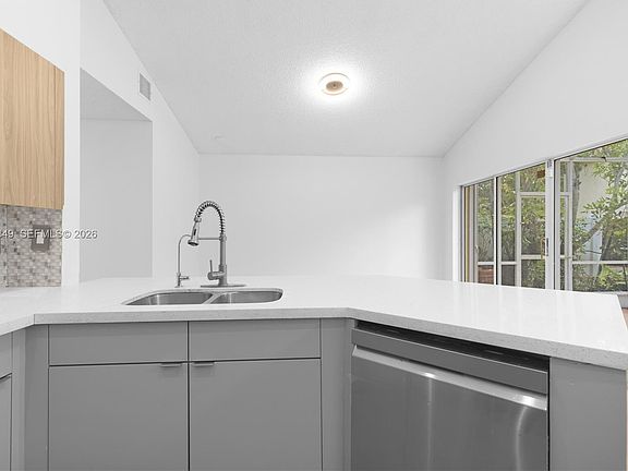3rd image of 1525 Seabay Rd #0